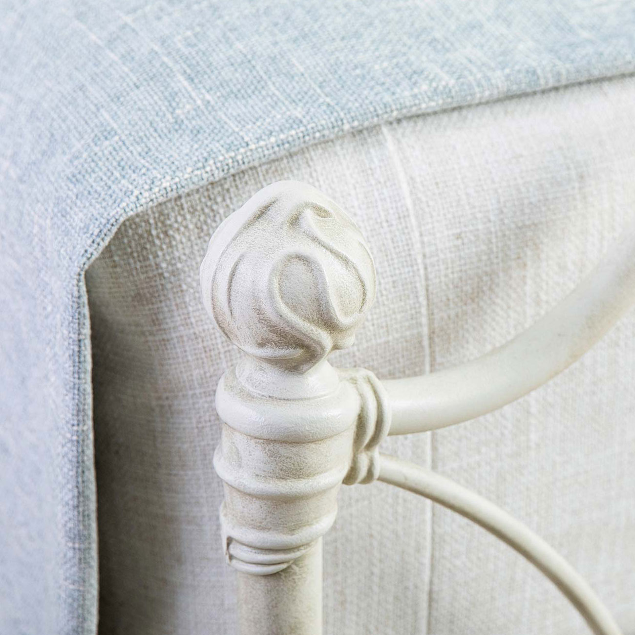 Morsley Iron Bed 1026 Wesley Allen Queen CBMPF Rustic Ivory Finish Matriae