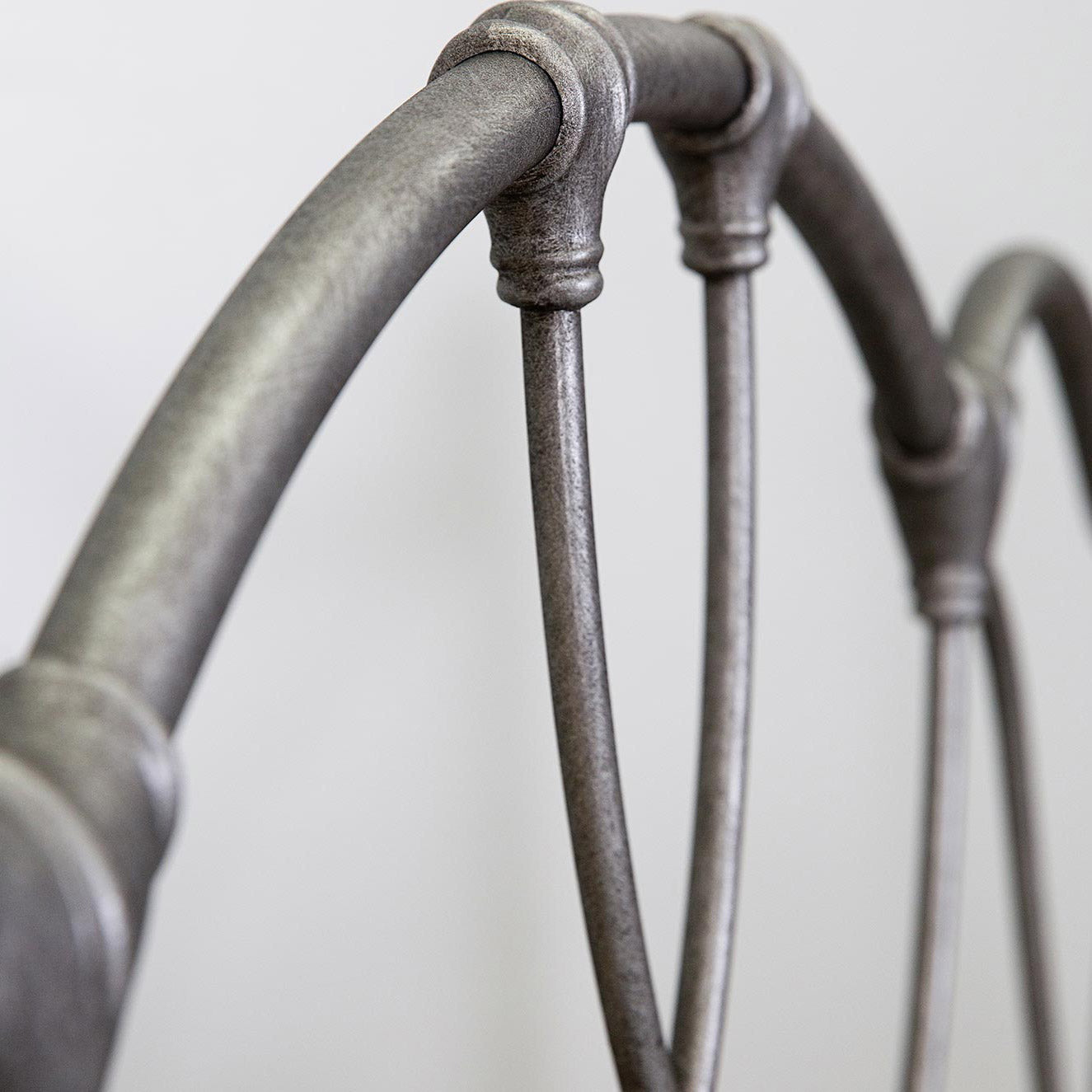 Morsley Iron Bed 1026 Wesley Allen Queen CBMPF Silver Bisque Finish Matriae